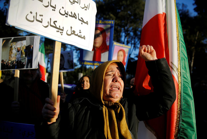 © Reuters. أمريكا تدعو إيران إلى رفع القيود عن مواقع التواصل الاجتماعي