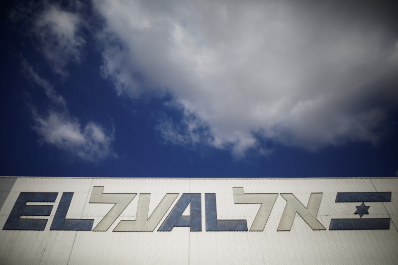 © Reuters. The logo of Israel's El Al Airlines is seen during a ceremony marking the arrival of the first of the airline's order of 16 Boeing 787 Dreamliner jets, at Ben Gurion International Airport, near Tel Aviv