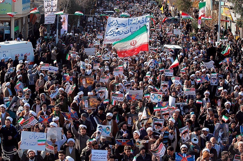 © Reuters. Iranianos participam de manifestação pró-governo no Irã