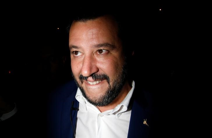 © Reuters. Líder da Liga Norte, Matteo Salvini, chega para comício em Catania