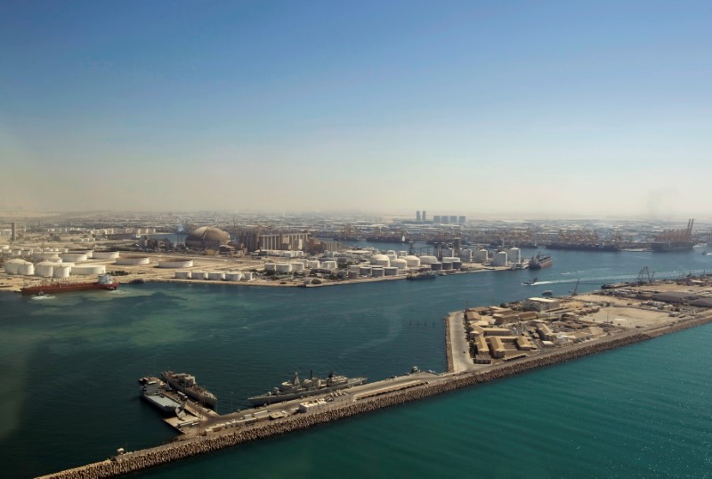 © Reuters. FILE PHOTO: A view of the Jebel-Ali port in Dubai