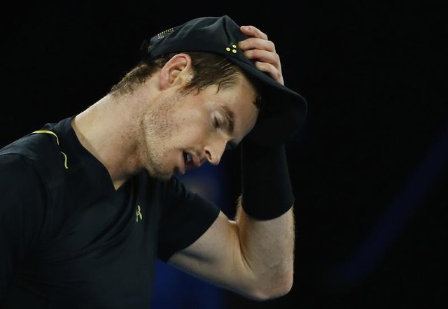 © Reuters. Murray no participará en el Abierto de Australia por una lesión de cadera