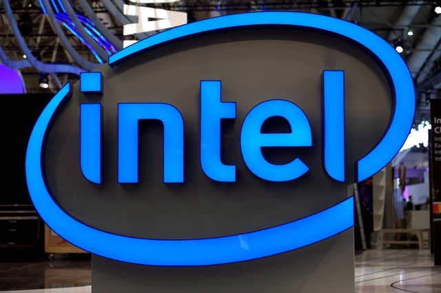 © Reuters. FILE PHOTO: Intel's logo is pictured during preparations at the CeBit computer fair in Hanover