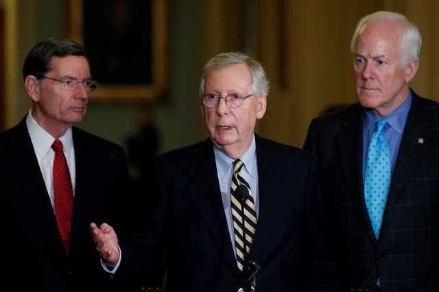 © Reuters. Republicans and Democrats hold their weekly senate policy luncheon meetings at the U.S. Capitol