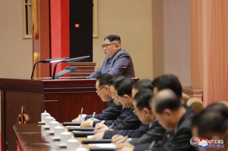 © Reuters. North Korean leader Kim Jong Un makes a speech at 5th Conference of Cell Chairpersons of the Workers' Party of Korea