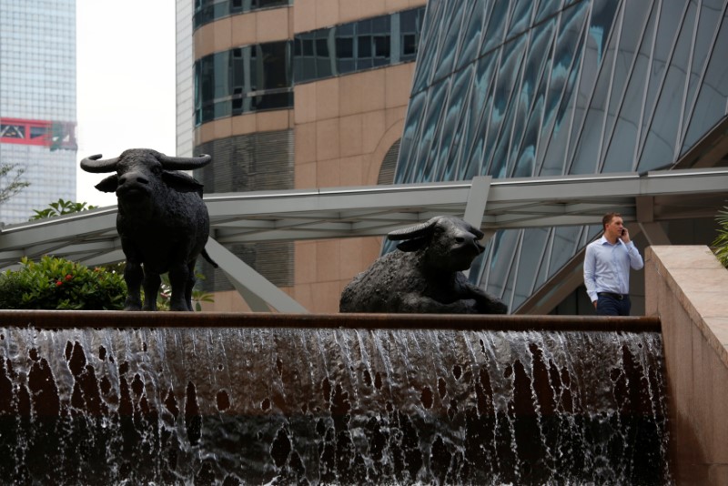 © Reuters. Sculptures of buffalos are displayed outside the Hong Kong Exchanges at the financial Central district in Hong Kong