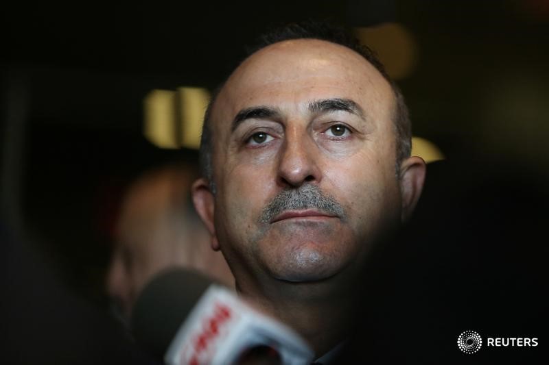 © Reuters. Turkish Foreign Minister Mevlut Cavusoglu speaks to the press after the United Nations General Assembly emergency special session on U.S. President Donald Trump's decision to recognize Jerusalem as Israel's capital in New York