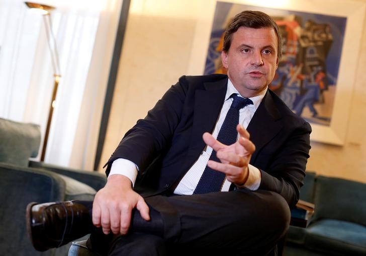 © Reuters. Il ministro dello Sviluppo economico, Carlo Calenda.