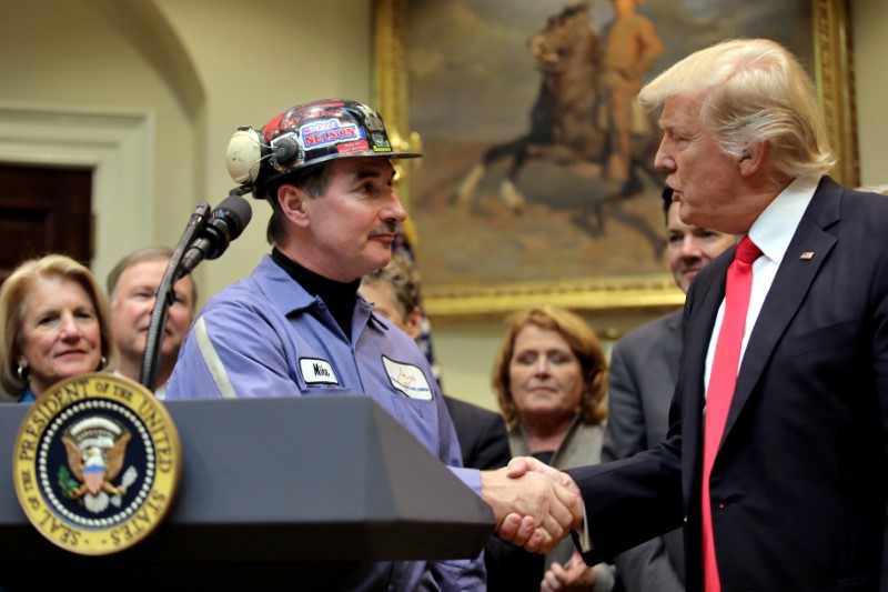 © Reuters. FILE PHOTO: Michael Nelson a coal miner worker shakes hands with U.S. President Donald Trump at the White House in Washington