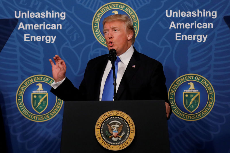 © Reuters. FILE PHOTO: U.S. President Donald Trump delivers remarks during an 'Unleashing American Energy' event at the Department of Energy in Washington