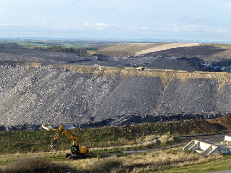 © Reuters. FILE PHOTO:The slopes of the Banks Group Shotton open cast mine in Northumberland
