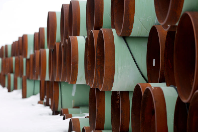 © Reuters. FILE PHOTO: A depot used to store pipes for Transcanada Corp's planned Keystone XL oil pipeline is seen in Gascoyne