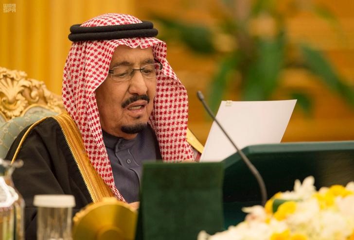 © Reuters. العاهل السعودي يأمر بصرف بدل غلاء معيشة شهري للمواطنين