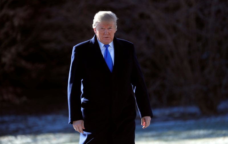 © Reuters. Trump departs the White House in Washington