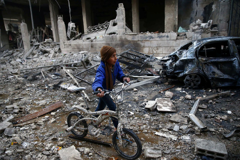 © Reuters. Child is seen in the besieged town of Hamoria, Eastern Ghouta, Damascus