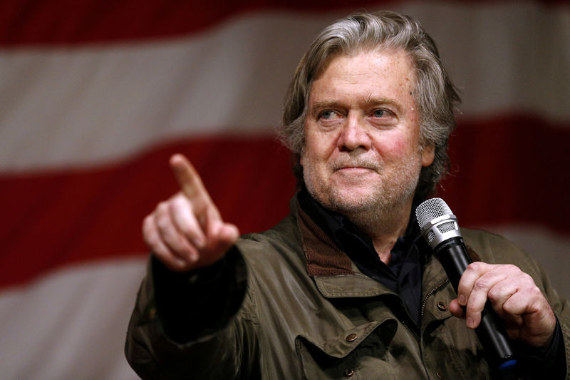 © Reuters. FILE PHOTO: Former White House Chief Strategist Bannon speaks during a campaign event in Fairhope