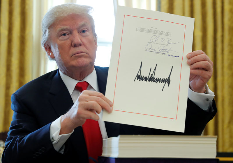 © Reuters. FILE PHOTO:  U.S. President Trump displays signature after signing tax bill into law at the White House in Washington