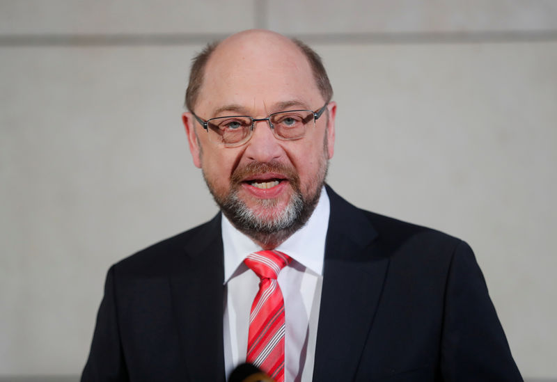 © Reuters. SPD leader Schulz delivers a statement before exploratory talks about forming a new coalition government in Berlin