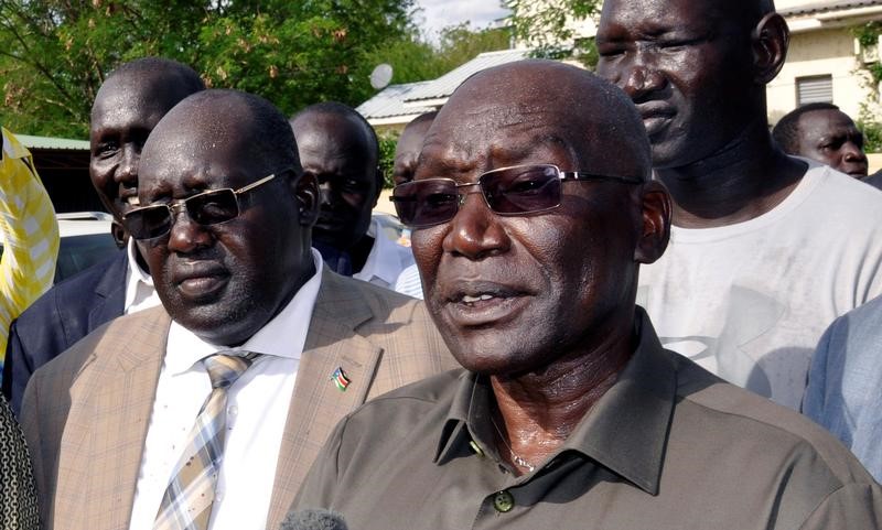 © Reuters. جنوب السودان يعلن رئيس الأركان السابق متمردا ويتهمه بتنفيذ هجمات