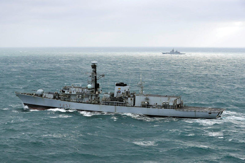 © Reuters. The Royal Navy's HMS Westminster escorts Russian Steregushchiy class ship Boiky (532) through the English Channel off Britain's coast