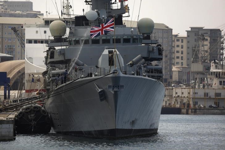 © Reuters. بريطانيا ترسل فرقاطة لمرافقة سفن روسية عبر القنال الإنجليزي
