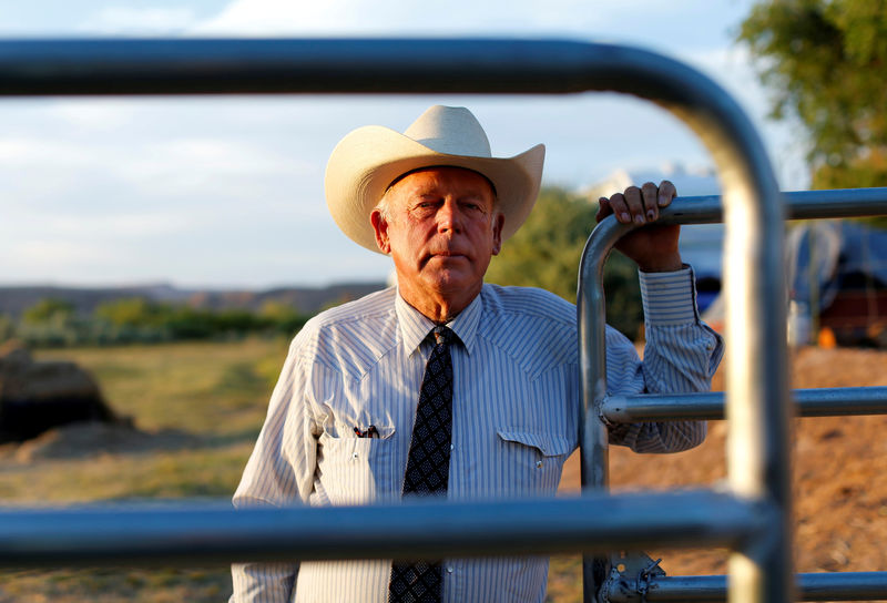 © Reuters. FILE PHOTO: Rancher Bundy stands near a cattle gate on his ranch in Bunkerville