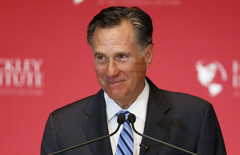 © Reuters. FILE PHOTO: Former Republican U.S. presidential nominee Romney delivers a speech criticizing current Republican presidential candidate Donald Trump in Salt Lake City