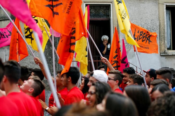 © Reuters. Arrestan a cerca de 200 personas en una operación anti-mafia en Italia y Alemania