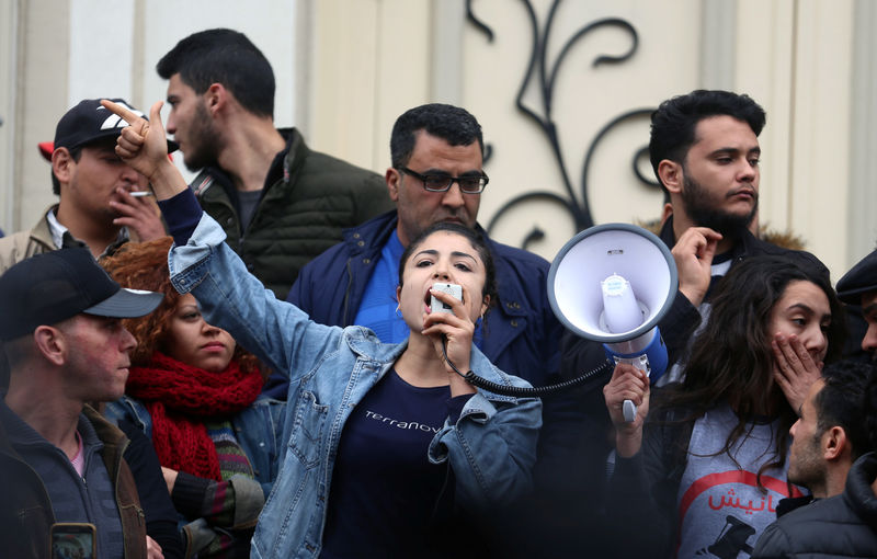 © Reuters. المعارضة التونسية تدعو لمواصلة الاحتجاجات لحين إلغاء إجراءات التقشف