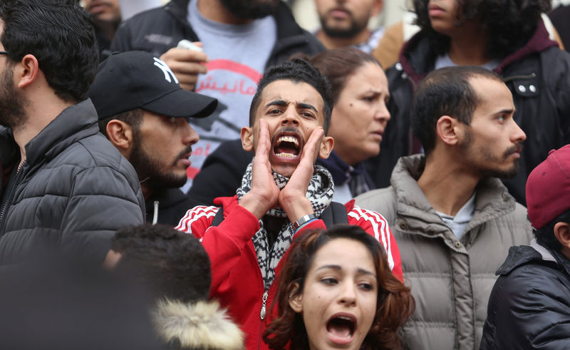 © Reuters. وكالة: اتحاد الشغل التونسي يطالب بزيادة الحد الأدنى للأجور