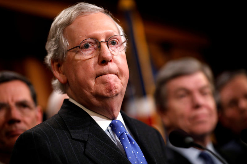 © Reuters. Senate Majority Leader Mitch McConnell, accompanied by members of the Republican Conference, speaks at a news conference about the passage of the Tax Cuts and Jobs Acts at the U.S. Capitol in Washington