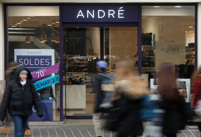 © Reuters. People walk past an shoes store of the brand "Andre", owned by the Vivarte Group, a French giant ready-to-wear apparel and footwear retailer, in Strasbourg