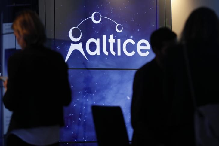 © Reuters. Logo da Altice durante coletiva de imprensa com jornalistas em Paris, França