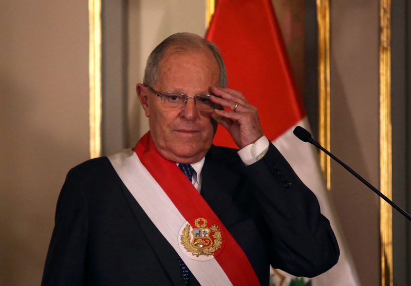 © Reuters. Peru's President Pedro Pablo Kuczynski attends the swearing-in ceremony of new Interior Minister Vicente Romero at the government palace in Lima