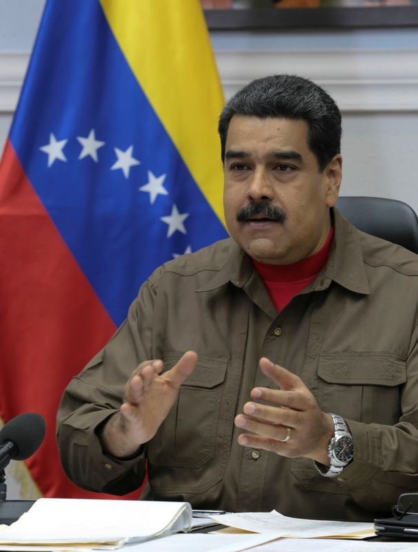 © Reuters. Presidente da Venezuela, Nicolás Maduro, durante reunião com ministros em Caracas