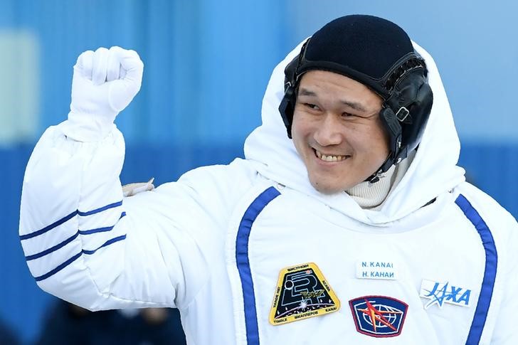 © Reuters. رائد فضاء ياباني يعتذر عن إعلانه خبرا "مغلوطا" عن زيادة طوله