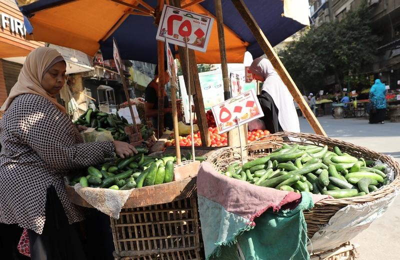 © Reuters. انخفاض التضخم في مصر مع تراجع أسعار سلع غذائية