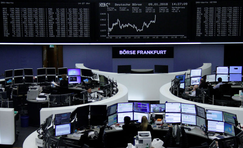 © Reuters. Las bolsas europeas caen ante preocupantes señales del mercado de bonos