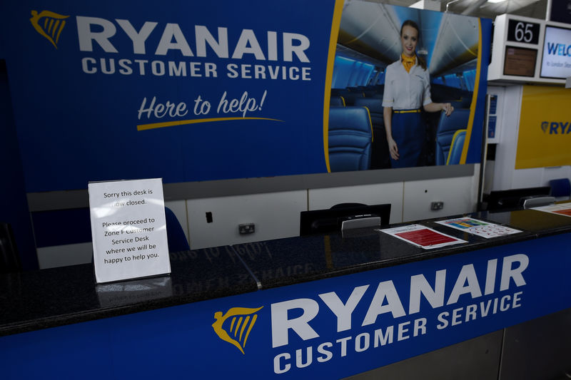 © Reuters. FILE PHOTO: An empty Ryanair customer services desk is seen at Dublin airport in Dublin