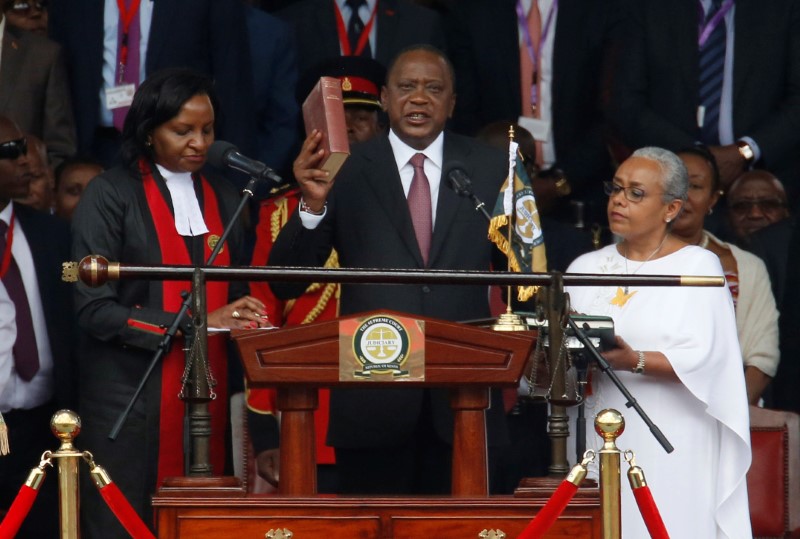 © Reuters. Kenya's President Kenyatta takes oath of office during inauguration ceremony in Nairobi