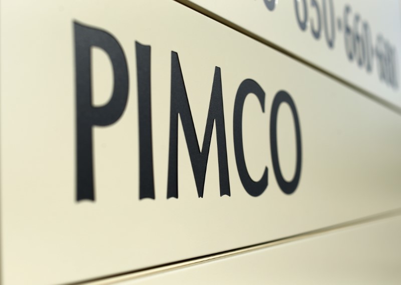 © Reuters. FILE PHOTO: A PIMCO sign is shown in Newport Beach