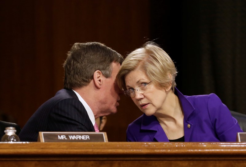 © Reuters. Senators Mark Warner (D-VA) and Elizabeth Warren (D-MA) speak before Federal Reserve Chair Janet Yellen testifies on Capitol Hill in Washington