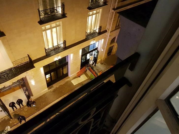 © Reuters. سرقة مجوهرات بملايين الدولارات في سطو مسلح على فندق ريتز باريس