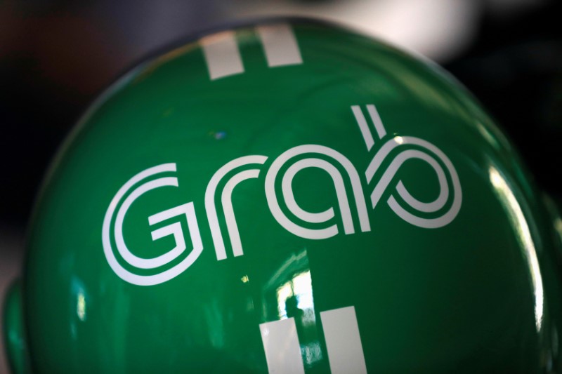 © Reuters. FILE PHOTO: A Grab motorbike helmet is displayed during Grab's fifth anniversary news conference in Singapore