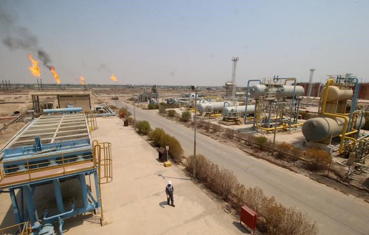 © Reuters. العراق يخفض سعر خام البصرة في شحنات فبراير