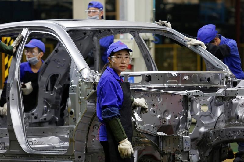 © Reuters. مبيعات السيارات في الصين تزيد 0.1% في ديسمبر