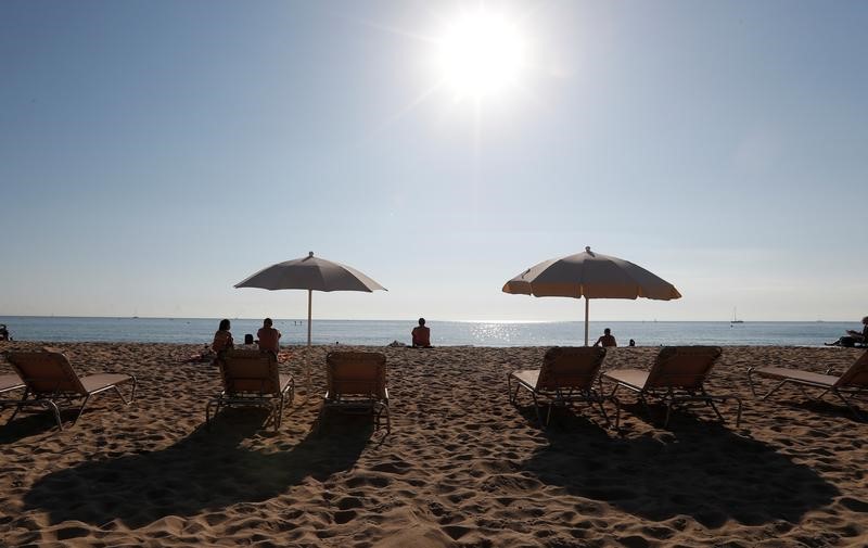 © Reuters. السياحة في إسبانيا تسجل مستوى قياسيا للعام الخامس