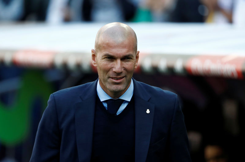 © Reuters. La confianza en Zidane se agota ante su incapacidad para espabilar al Madrid