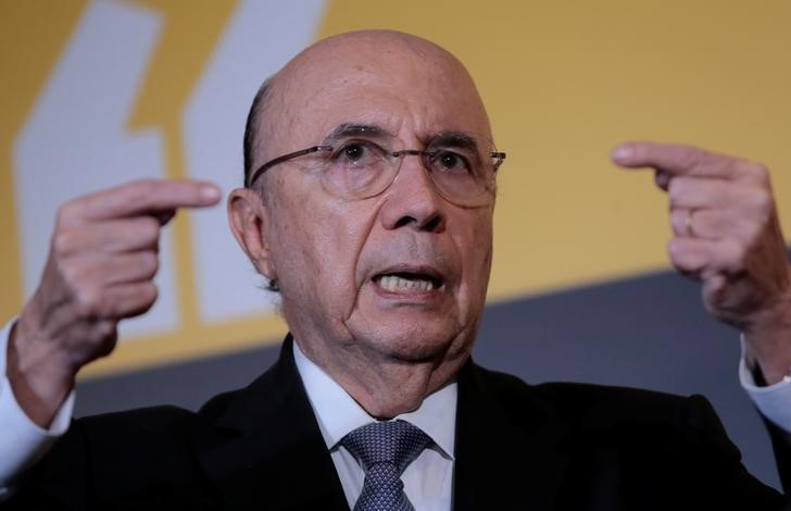 © Reuters. Henrique Meirelles, ministro da Fazenda, fala em fórum da revista Veja em São Paulo