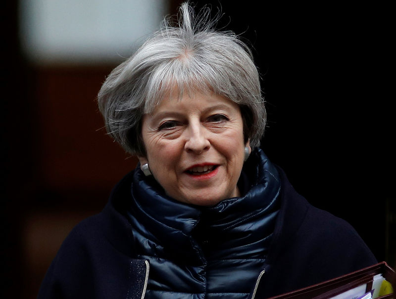 © Reuters. Primeira-ministra britânica, Theresa May, deixa residência oficial em Londres